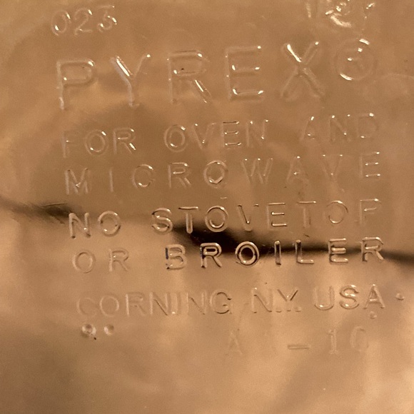 Pyrex bowl and Lid In perfect condition Microwave & oven safe - Picture 5 of 5